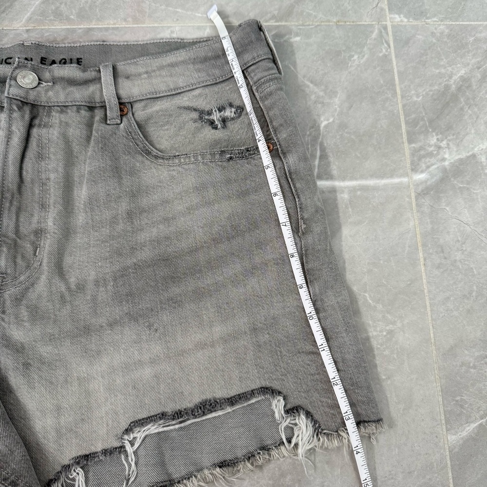 Women’s American Eagle Relaxed Distressed Gray Wash Jean Shorts Plus Size 14 - Picture 15 of 16